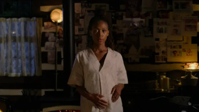 Nicole Beharie (Nera) in una scena dell'episodio